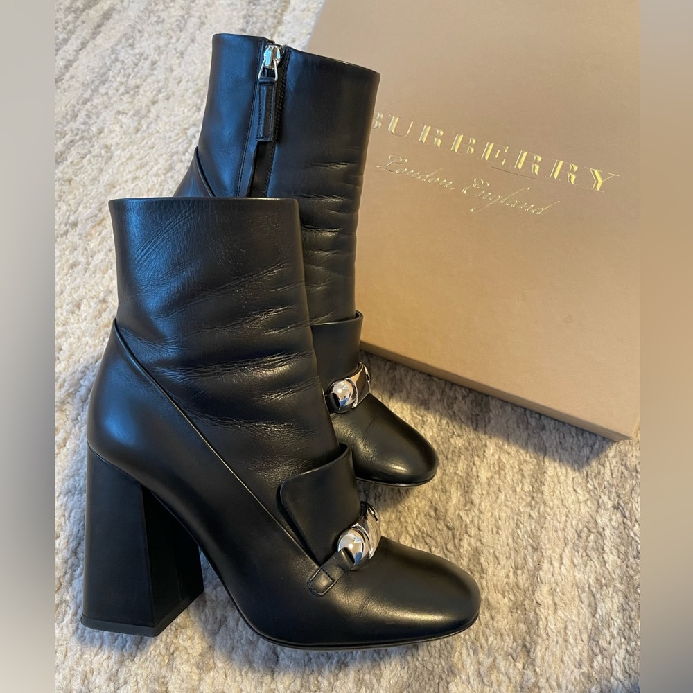 Burberry Leather Ankle Boots size 38 Black